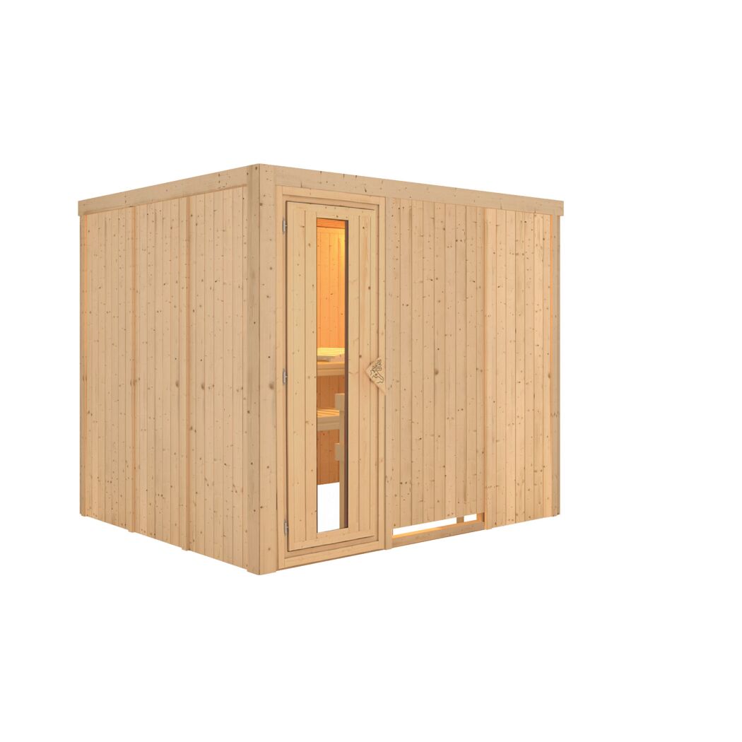 Sauna aus hellem Holz mit geöffneter Tür.