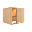 Sauna aus hellem Holz mit offener Glastür.