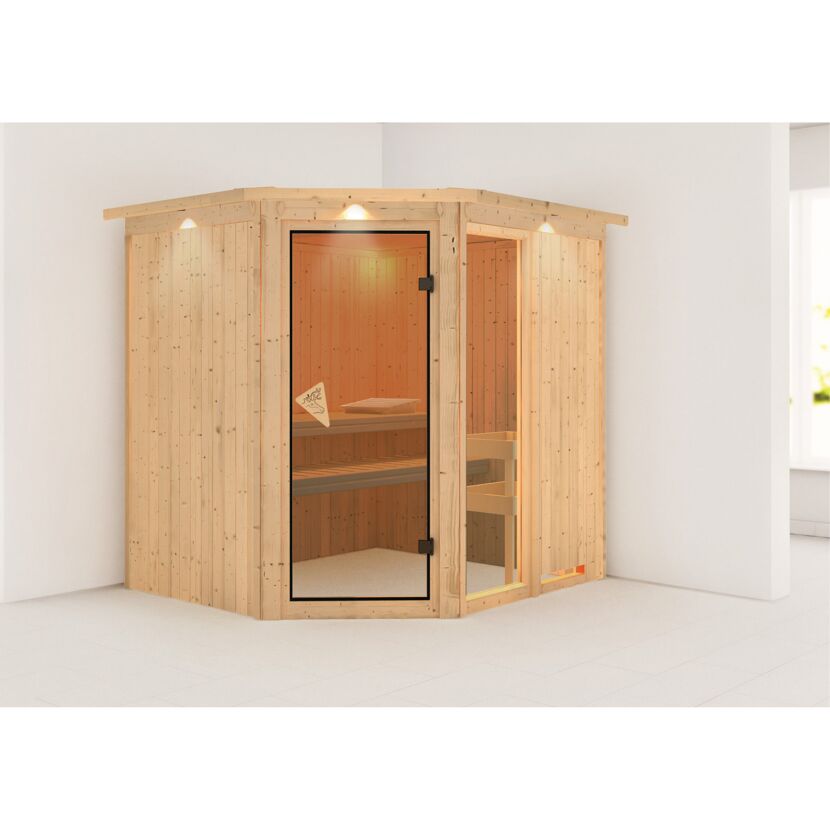 Ecksauna aus hellem Holz mit Glastür.