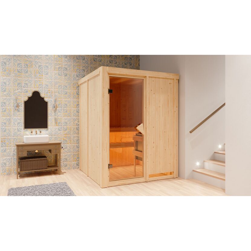 Saunakabine aus hellem Holz mit Glastür