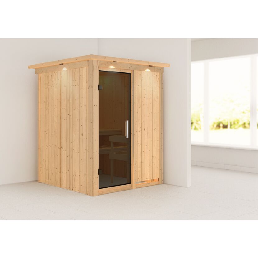 Sauna aus hellem Holz mit Glastür
