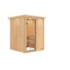 Sauna aus hellem Holz mit offener Tür.