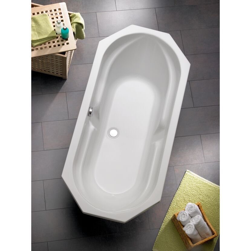 Weiße Badewanne von oben