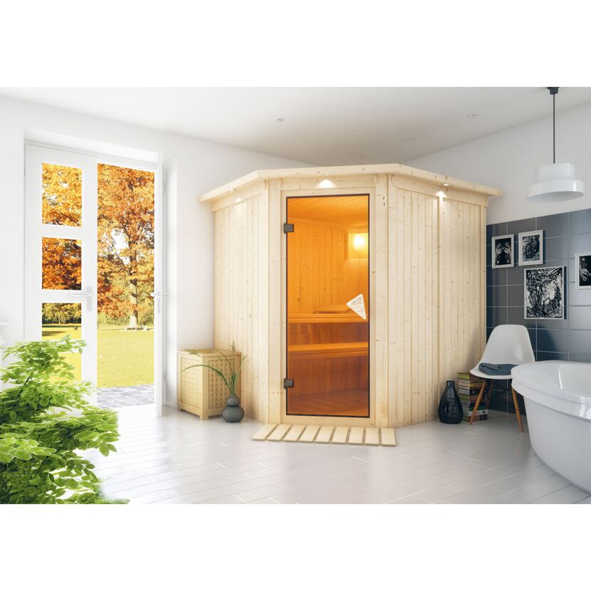 Eck-Sauna aus hellem Holz in einem Badezimmer.