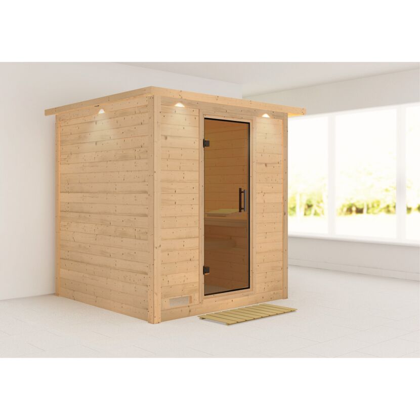 Sauna aus hellem Holz mit Glastür