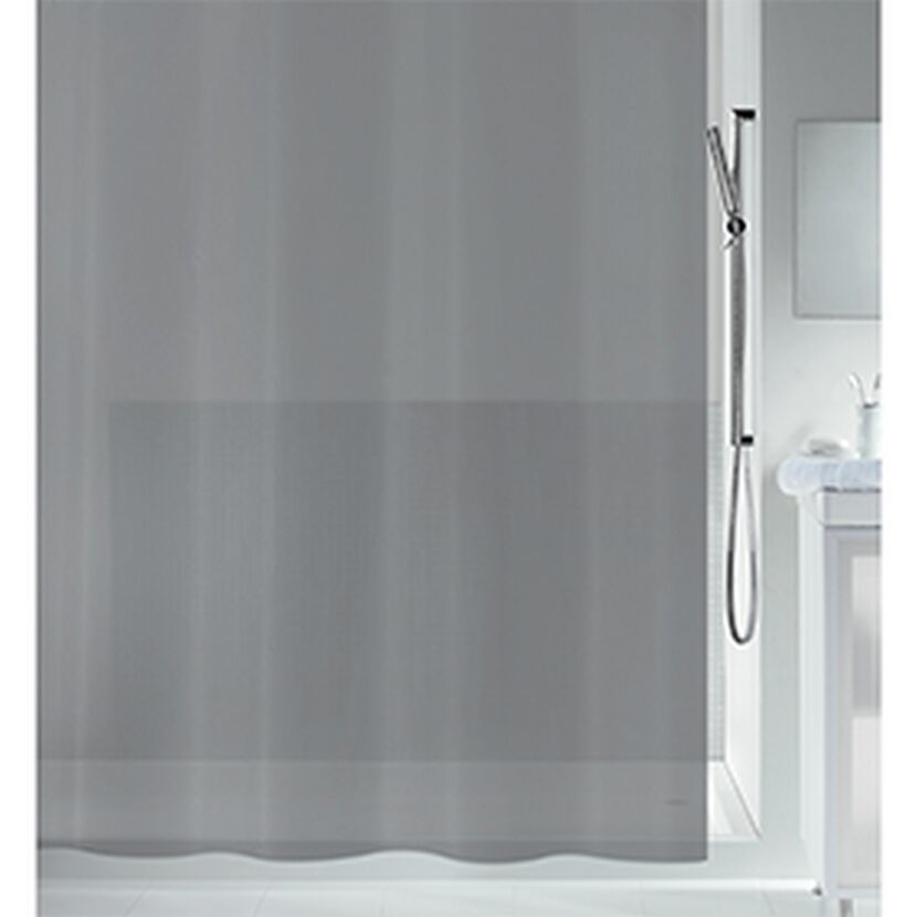 Grauer Duschvorhang in Badezimmer