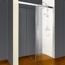 Duschkabine mit Schiebetür und schwarzer Wand
