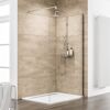 Duschkabine mit Regendusche und Duschbrause in einem modernen Badezimmer