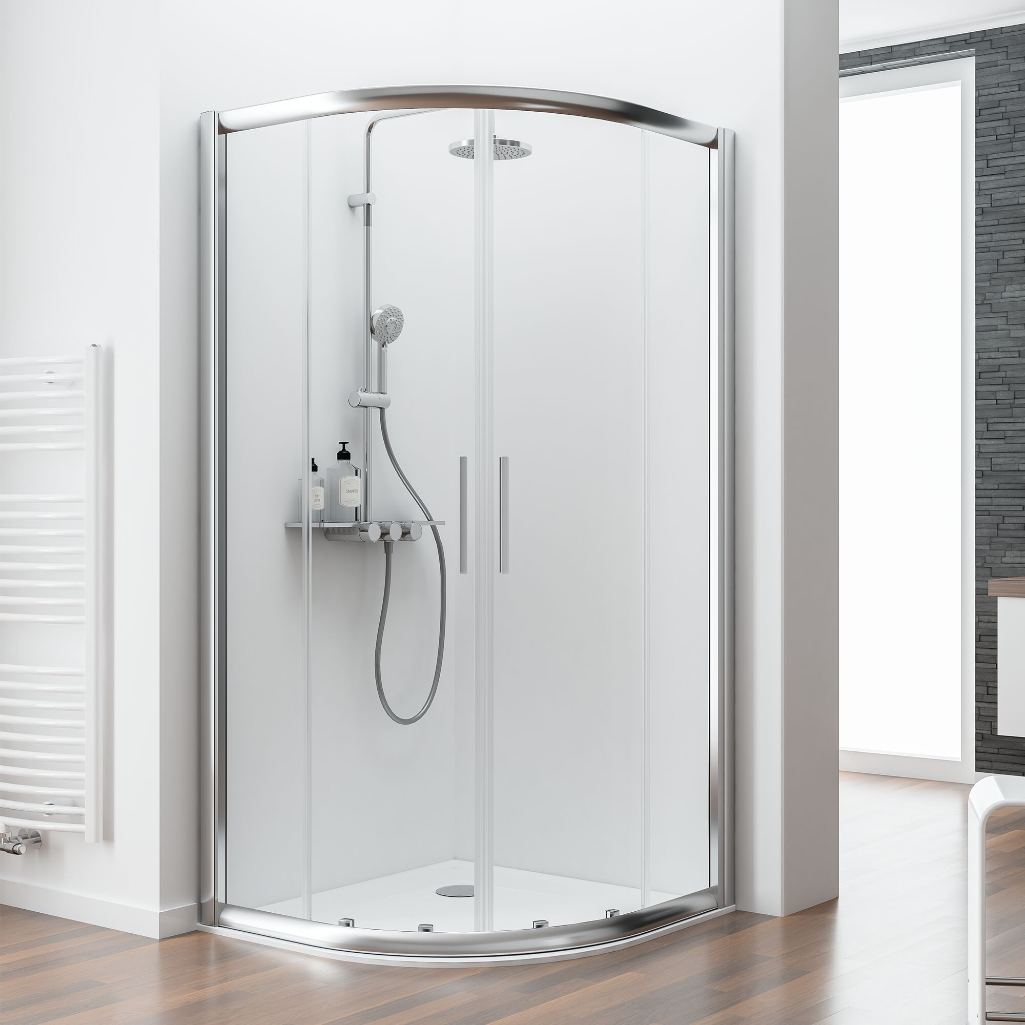 Gerundete Duschabtrennung mit zwei Duschtüren.