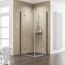 Eckdusche mit Regendusche in modernem Badezimmer