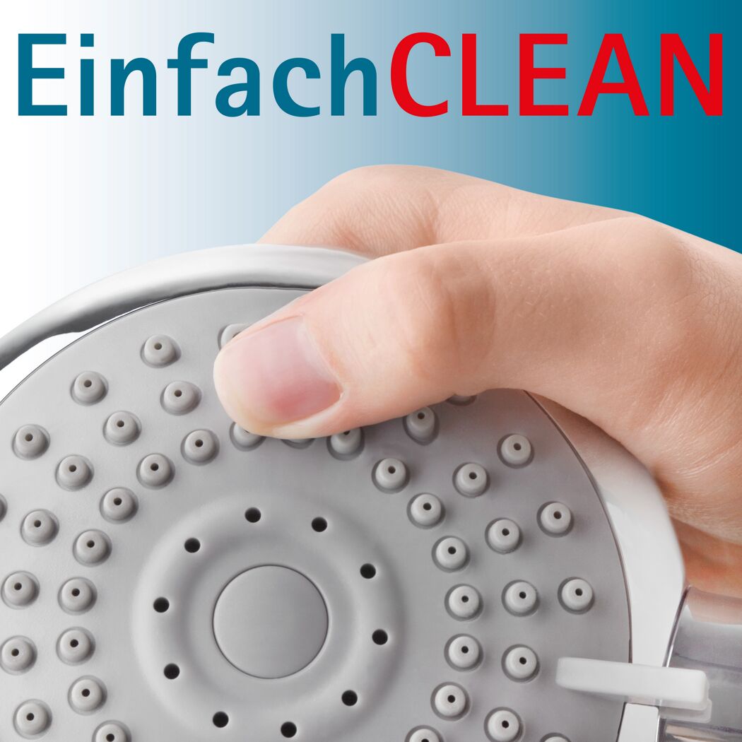 Hand hält Duschkopf mit Aufschrift "EinfachCLEAN"