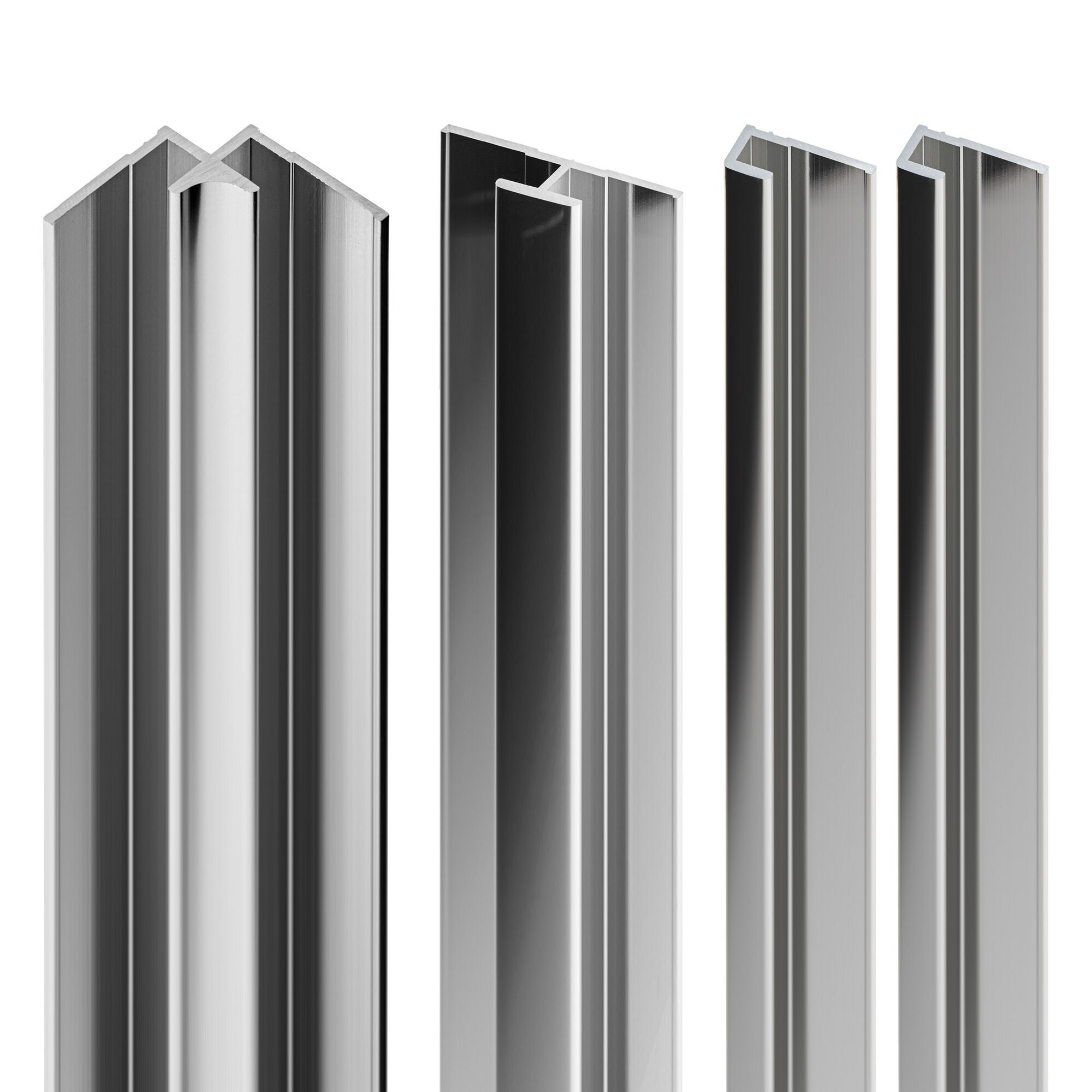 Vier glänzende Metallprofile in Chromoptik.