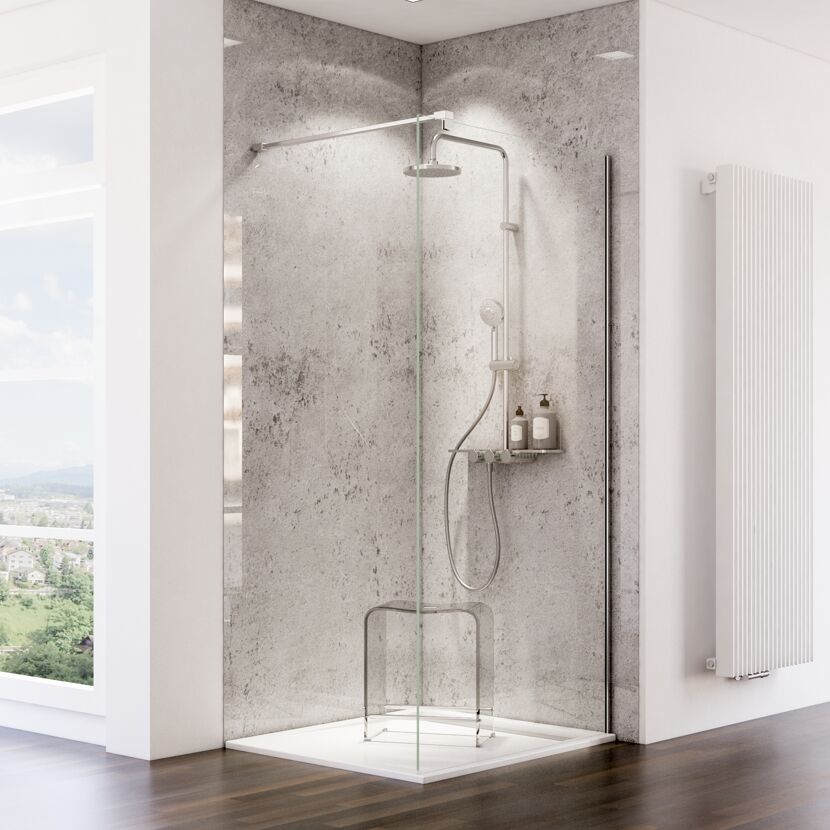 Duschkabine in einer Ecke mit Betonwand