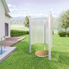 Gartendusche mit Holzrost und Schlauch