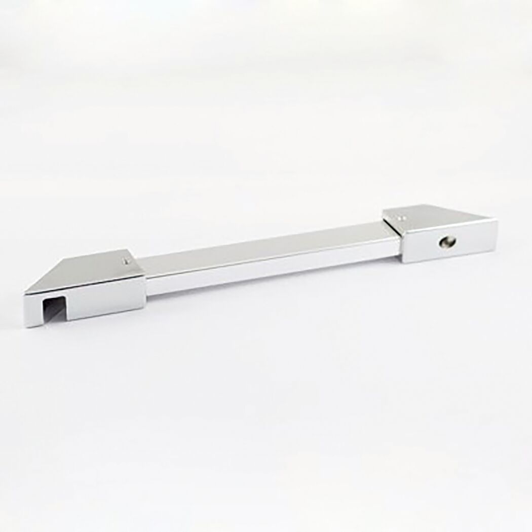 Metallstange mit rechteckigem Querschnitt verchromt