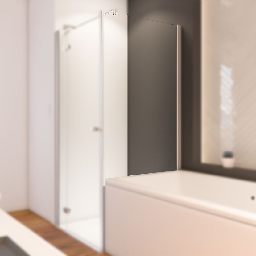 Badezimmer mit Badewanne und ebenerdiger Dusche
