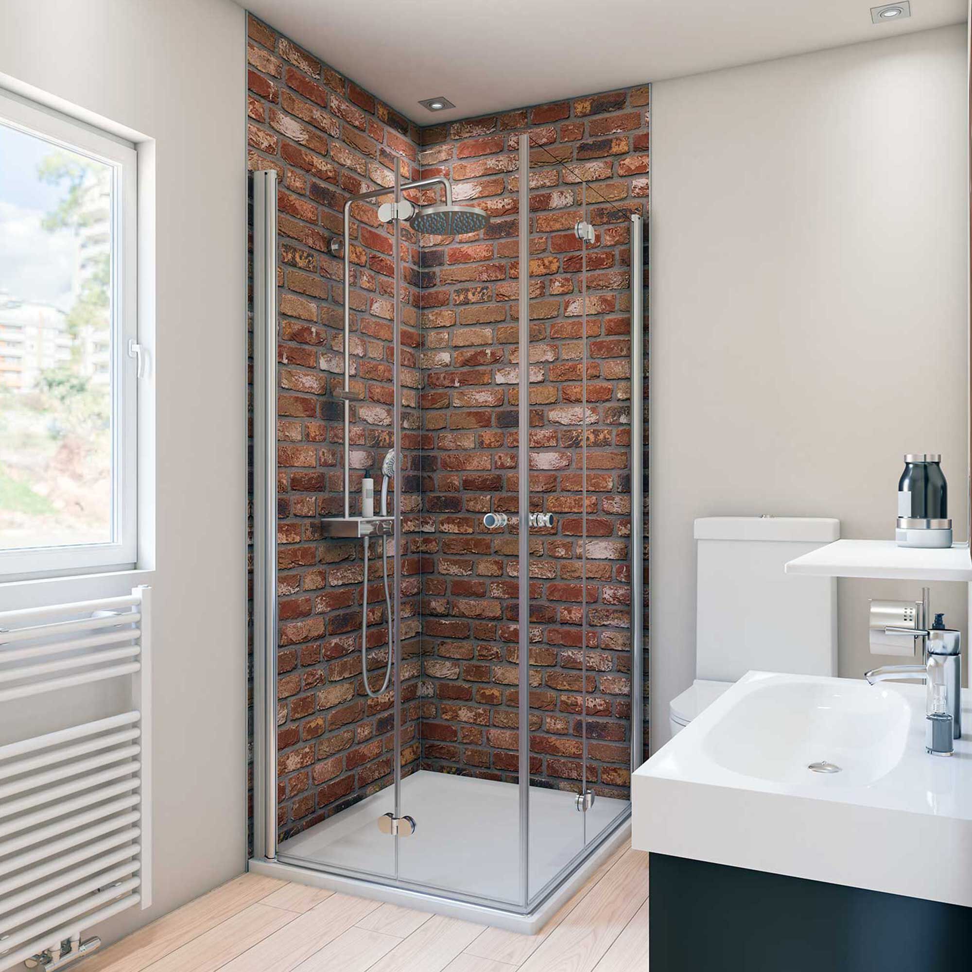 Duschkabine mit Ziegelwand