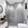 Modernes Badezimmer mit grauen Fliesen und Holzelementen