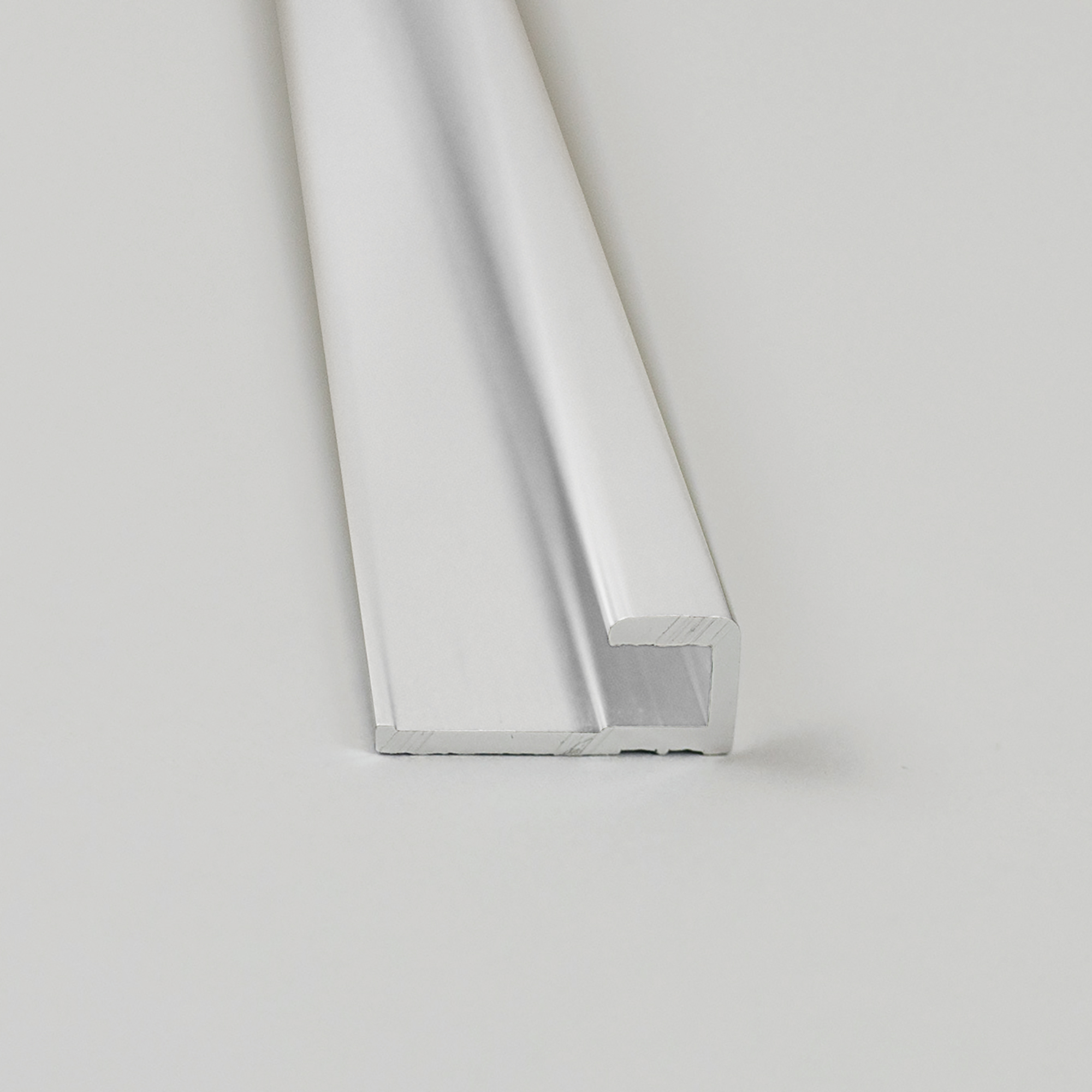 Abschlussprofil für Rückwandplatten, eckig, weiß, 2100 mm + product picture