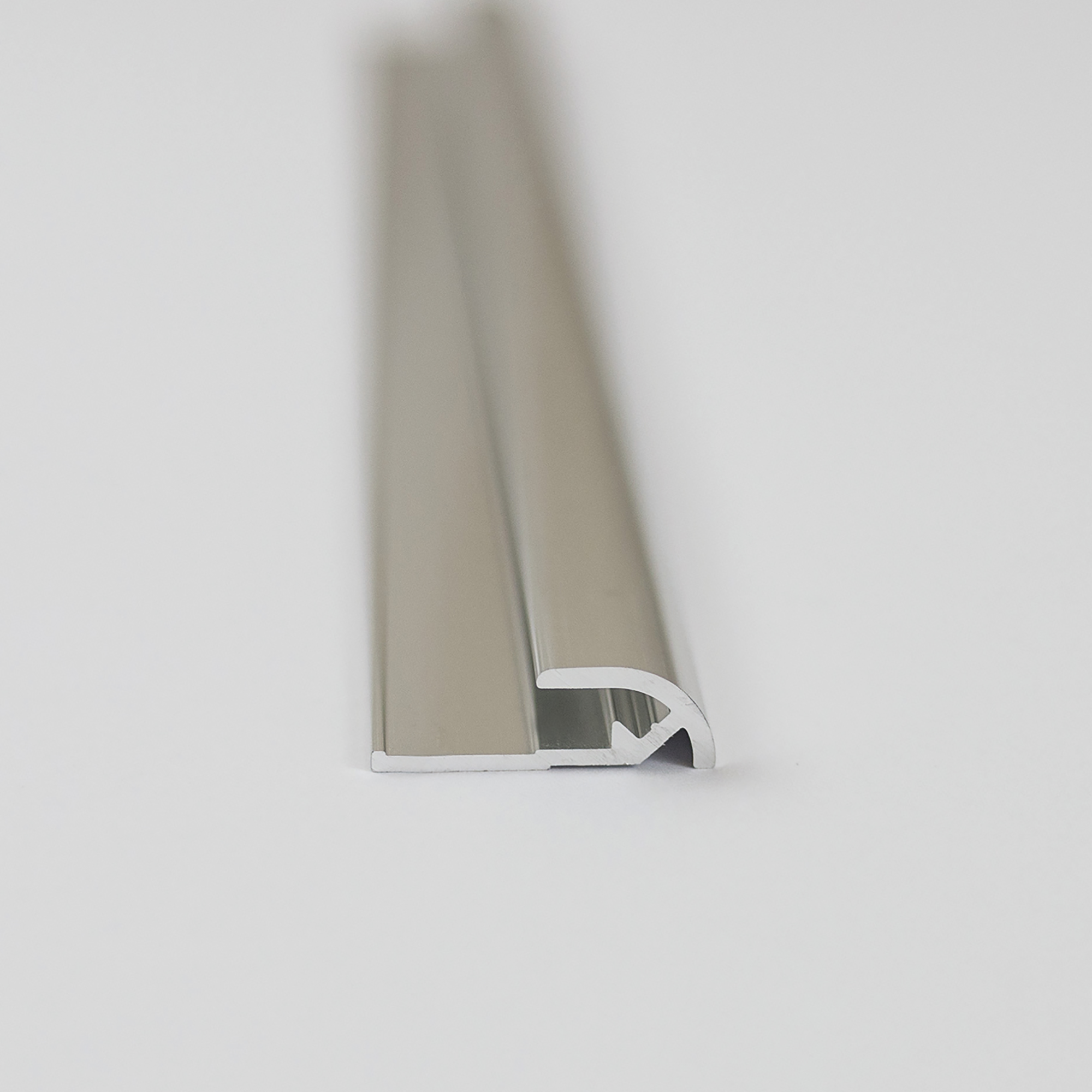 Abschlussprofil für Rückwandplatten, rund, alu chromeffekt, 2550 mm + product picture
