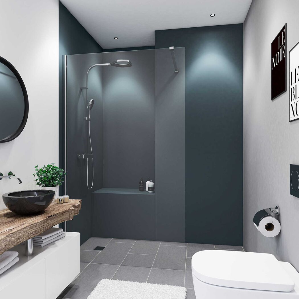 Modernes Badezimmer mit anthrazitgrauer Duschrückwand