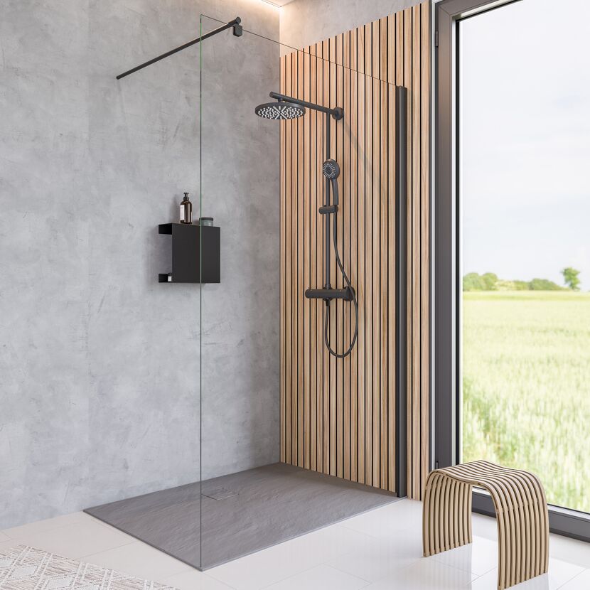 Moderne begehbare Dusche mit Regendusche