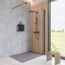 Moderne begehbare Dusche mit Regendusche