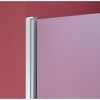 Nahaufnahme einer Duschabtrennung aus rosa Milchglas.