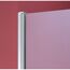 Nahaufnahme einer Duschabtrennung aus rosa Milchglas.