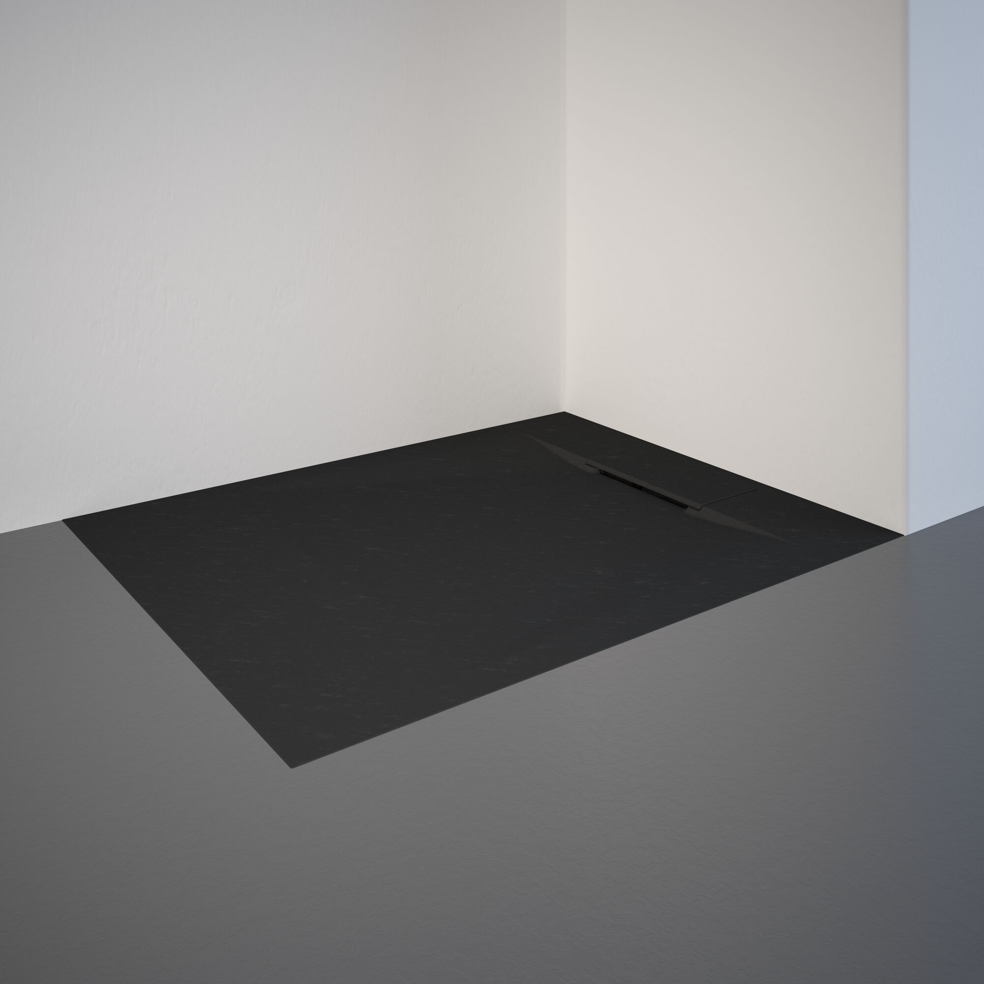 Schwarze Duschwanne mit Ablaufrinne in der Ecke.