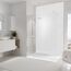 Moderne Dusche mit Regendusche und Handbrause