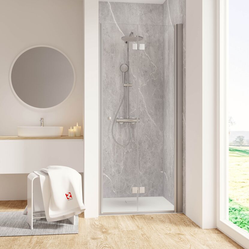 Duschkabine mit Regendusche in modernem Badezimmer