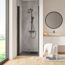 Badezimmer mit Dusche und Waschbecken