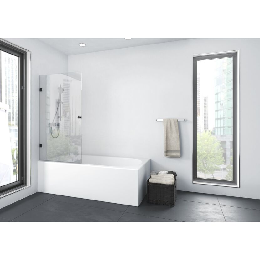 Badewanne mit Duschwand und Handtuchhalter