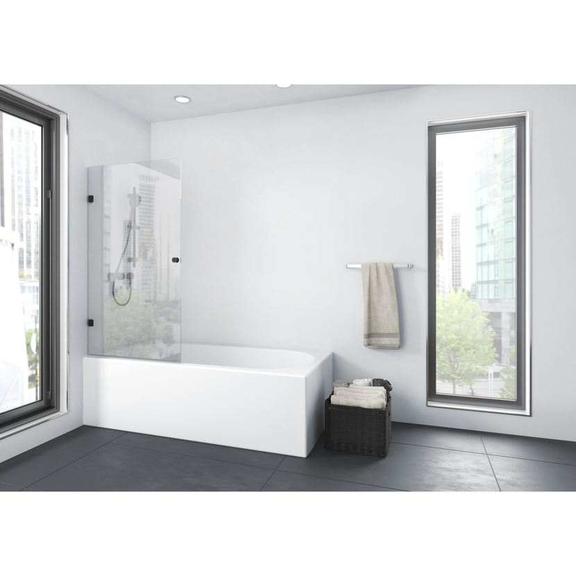 Badewanne mit Duschwand und Handtuchhalter