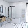 Modernes Badezimmer mit Badewanne und schwarzer Duschabtrennung