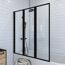Schwarze Duschwand mit drei Elementen an Badewanne