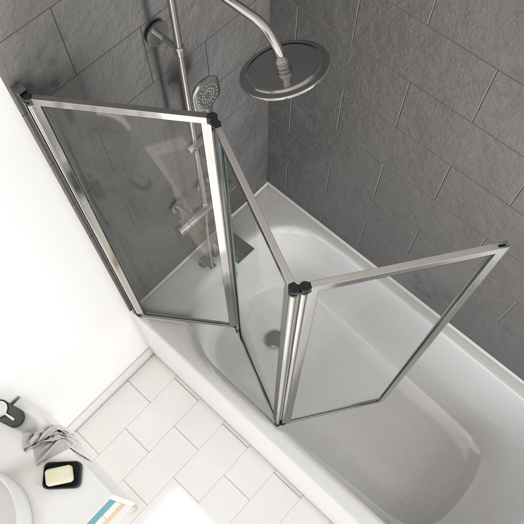 Gefaltete Duschabtrennung über Badewanne