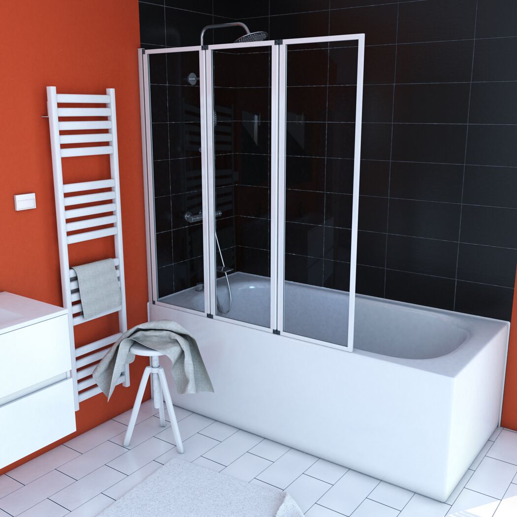 Badewanne mit Duschabtrennung und Handtuchhalter