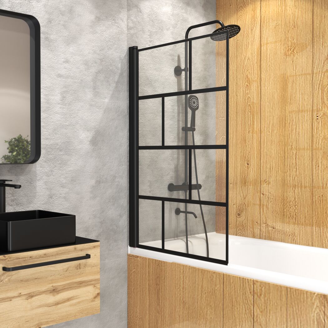 Badewanne mit schwarzer Duschwand aus Glas