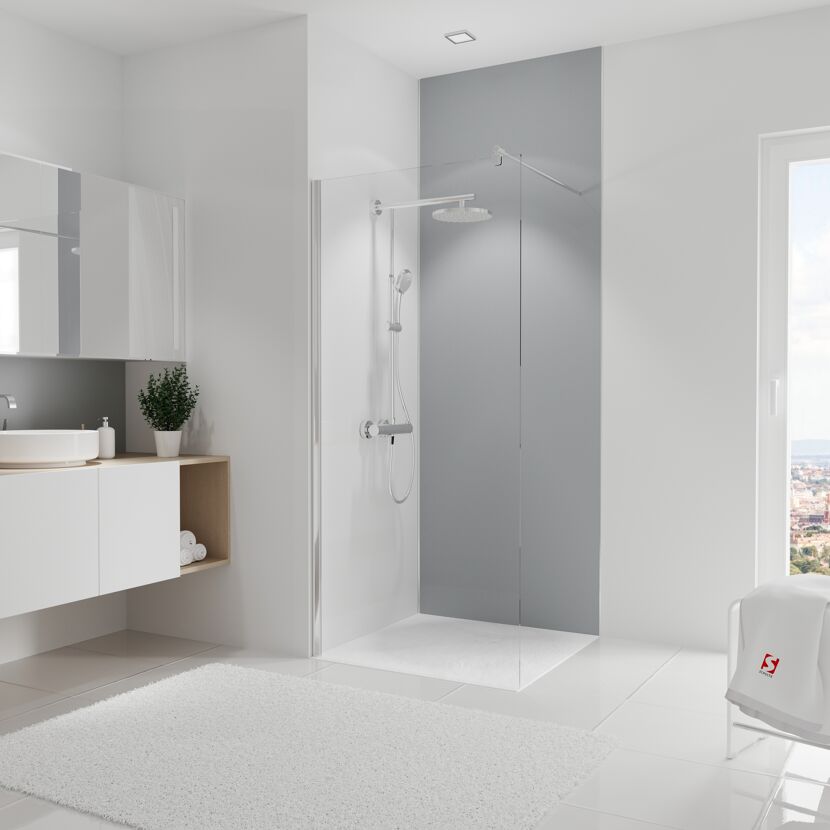 Modernes Badezimmer mit ebenerdiger Dusche