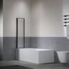 Badezimmer mit Badewanne, Toilette und Faltwand Jana