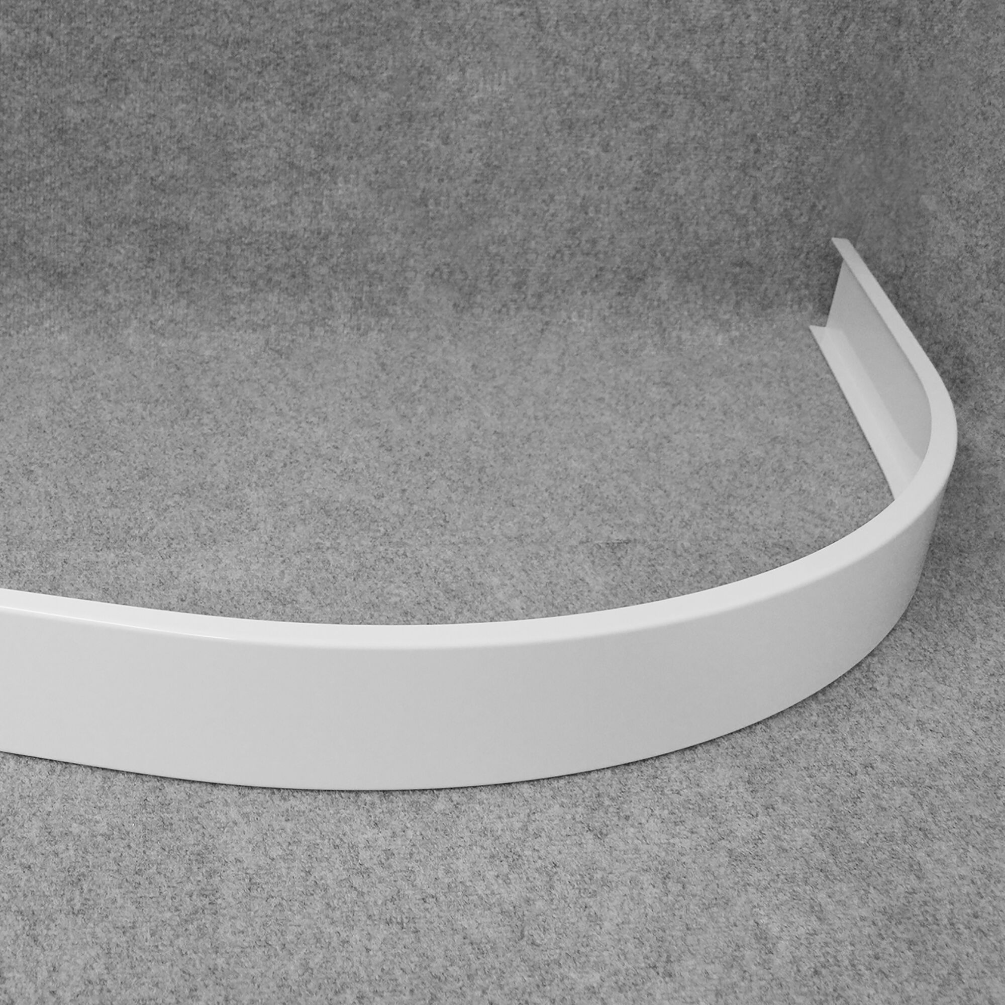 Weiße Duschwanne Schürze