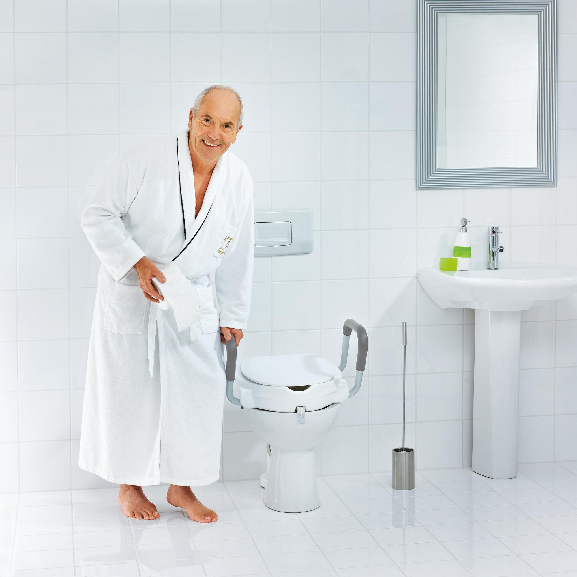WC-Erhöhung mit Griffen und Deckel 'Comfort' weiß, bis 150 kg + product picture