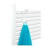 Handtuchhalter mit blauem Handtuch