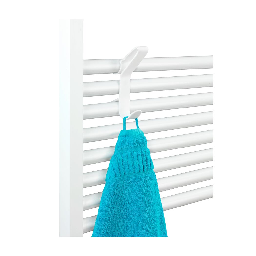 Handtuchhalter mit blauem Handtuch