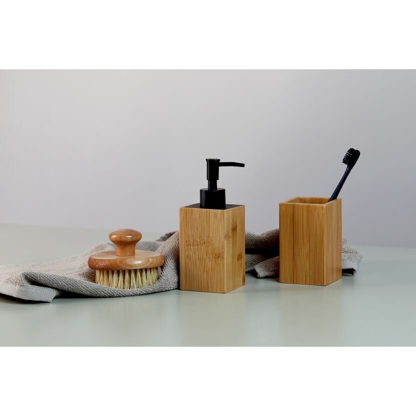 Badezimmer-Set aus Bambus: Seifenspender, Zahnbürstenhalter, Bürste und Handtuch