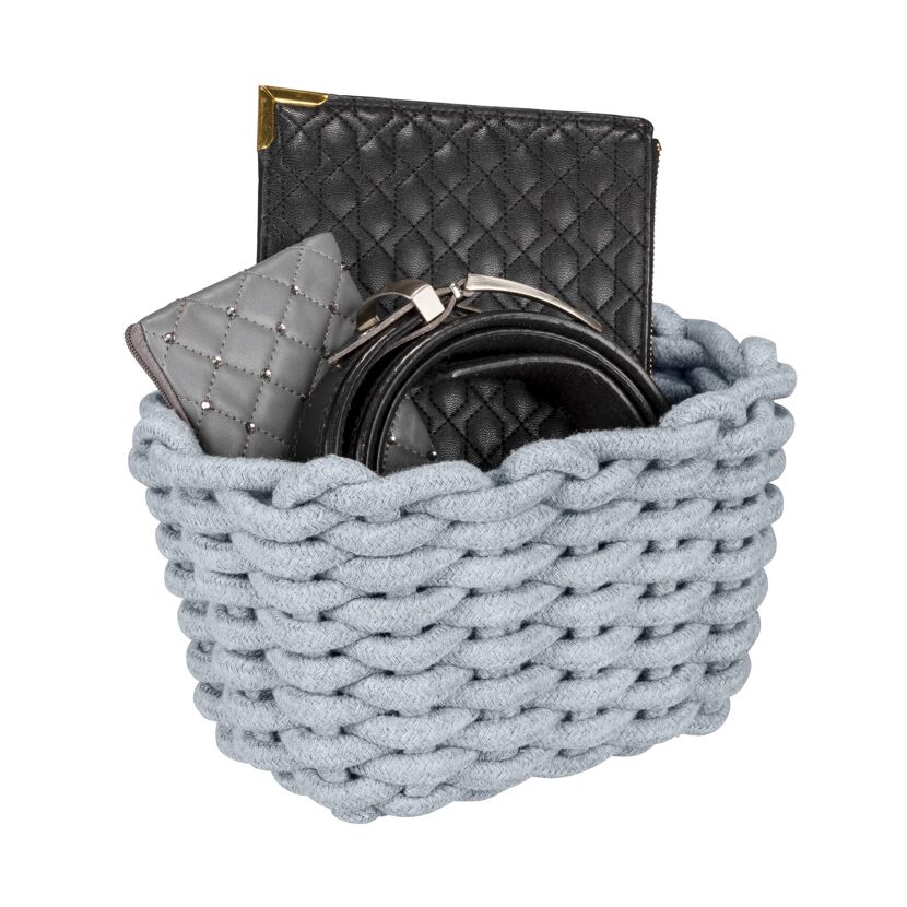Grauer Aufbewahrungskorb mit Lederaccessoires