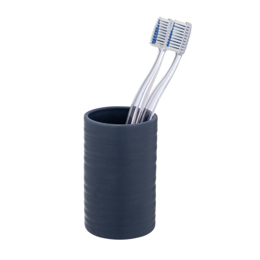 Zwei Zahnbürsten in einem dunkelblauen Zahnputzbecher.