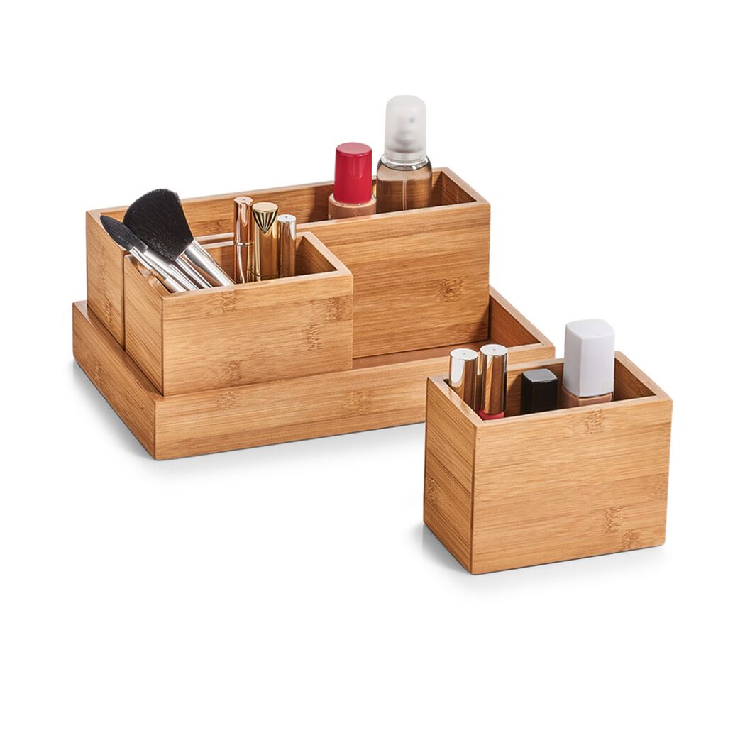 Bambus Organizer mit Kosmetikprodukten